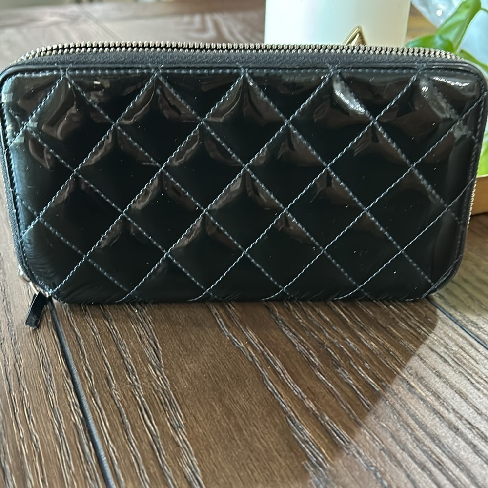 CHANEL Patent Quilted Zip Wallet Black Silver CC Hardware w/ Box EUC - Picture 4 of 13